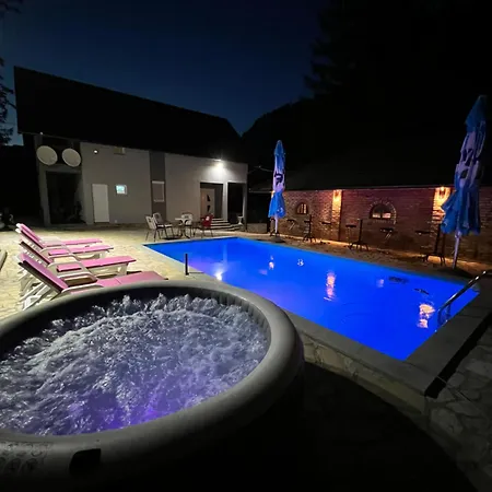 Villa Mali Vuk *